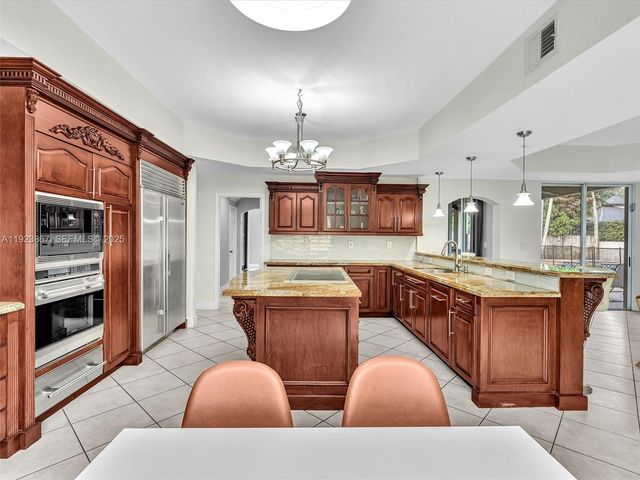 8123 NW 161st Ter, Miami Lakes, FL 33016