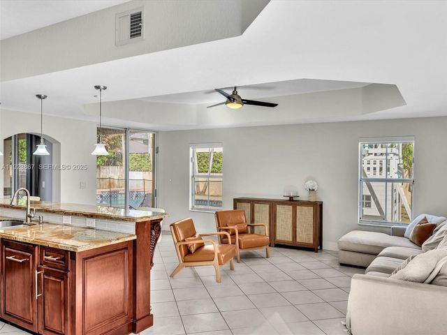 8123 NW 161st Ter, Miami Lakes, FL 33016