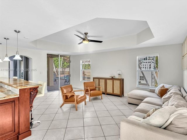 8123 NW 161st Ter, Miami Lakes, FL 33016