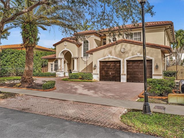 8123 NW 161st Ter, Miami Lakes, FL 33016