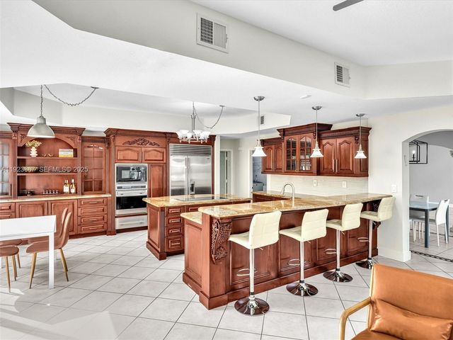 8123 NW 161st Ter, Miami Lakes, FL 33016