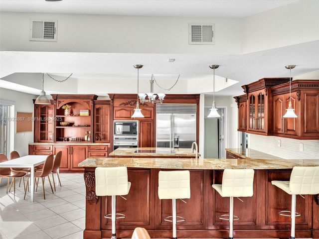 8123 NW 161st Ter, Miami Lakes, FL 33016