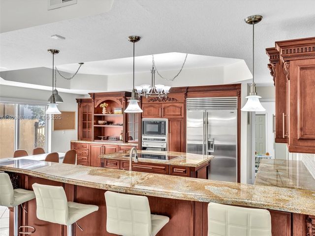 8123 NW 161st Ter, Miami Lakes, FL 33016