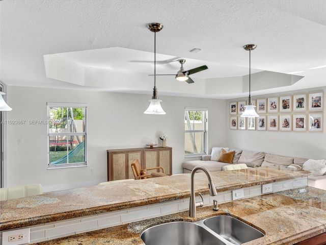 8123 NW 161st Ter, Miami Lakes, FL 33016