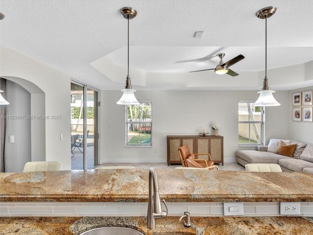 8123 NW 161st Ter, Miami Lakes, FL 33016