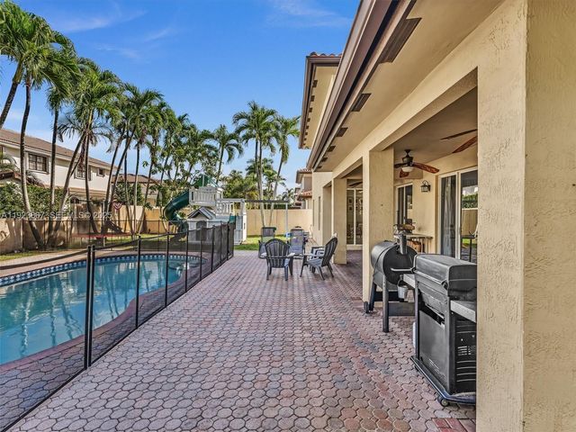 8123 NW 161st Ter, Miami Lakes, FL 33016