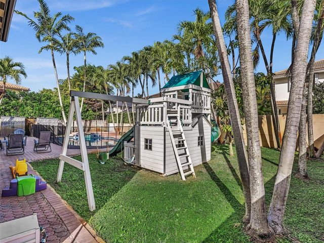 8123 NW 161st Ter, Miami Lakes, FL 33016