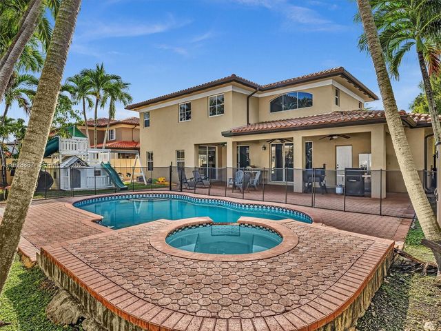 8123 NW 161st Ter, Miami Lakes, FL 33016