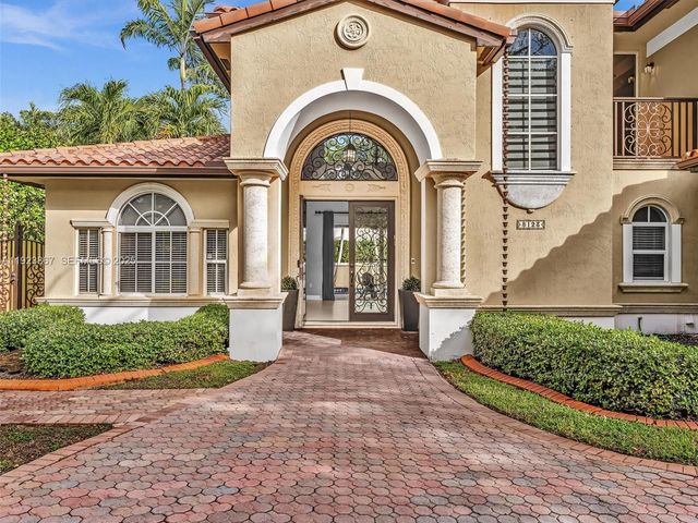 8123 NW 161st Ter, Miami Lakes, FL 33016