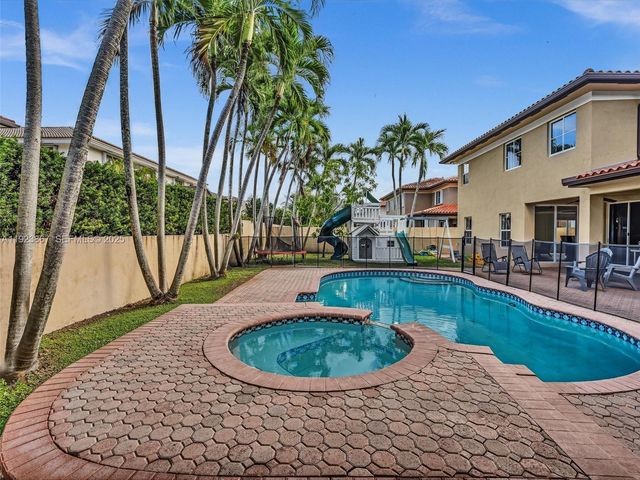 8123 NW 161st Ter, Miami Lakes, FL 33016