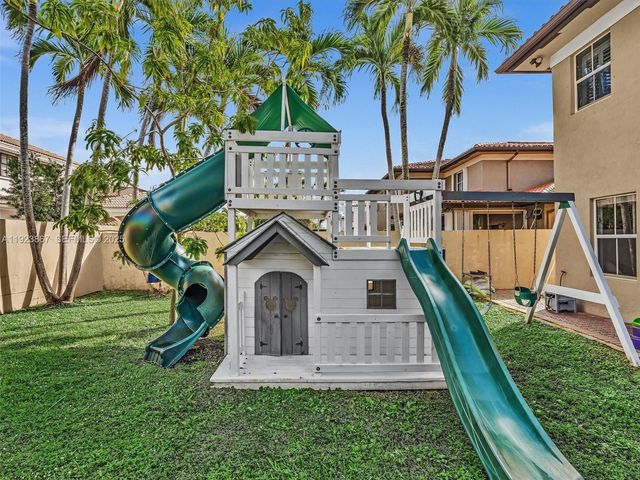 8123 NW 161st Ter, Miami Lakes, FL 33016