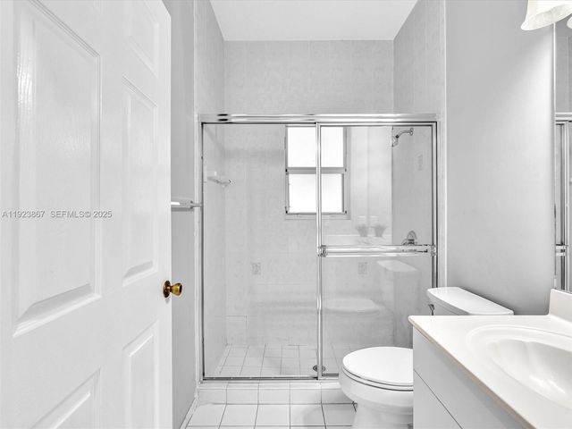 8123 NW 161st Ter, Miami Lakes, FL 33016