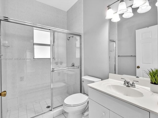 8123 NW 161st Ter, Miami Lakes, FL 33016