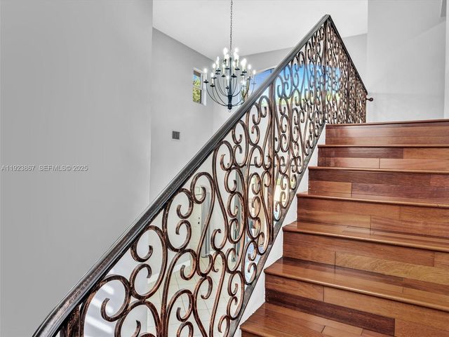 8123 NW 161st Ter, Miami Lakes, FL 33016