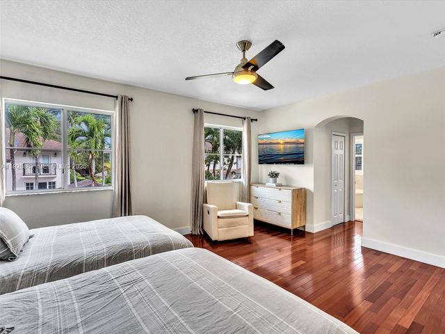 8123 NW 161st Ter, Miami Lakes, FL 33016