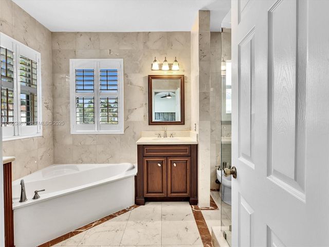 8123 NW 161st Ter, Miami Lakes, FL 33016