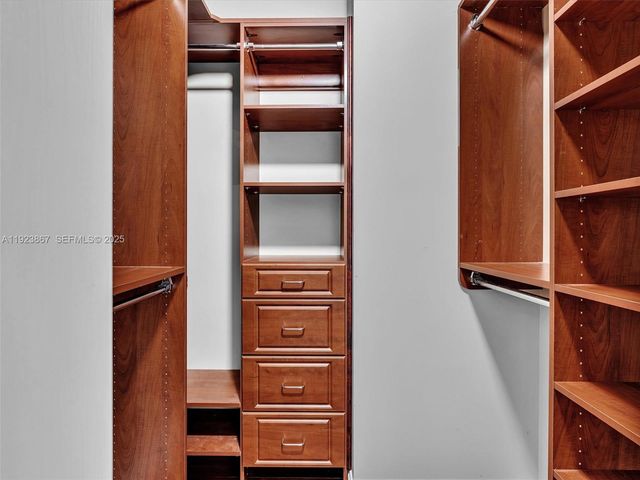 8123 NW 161st Ter, Miami Lakes, FL 33016