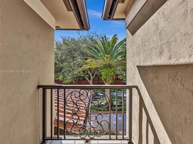 8123 NW 161st Ter, Miami Lakes, FL 33016