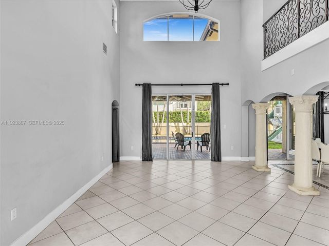 8123 NW 161st Ter, Miami Lakes, FL 33016