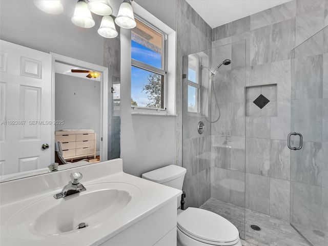 8123 NW 161st Ter, Miami Lakes, FL 33016