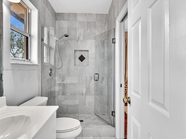 8123 NW 161st Ter, Miami Lakes, FL 33016