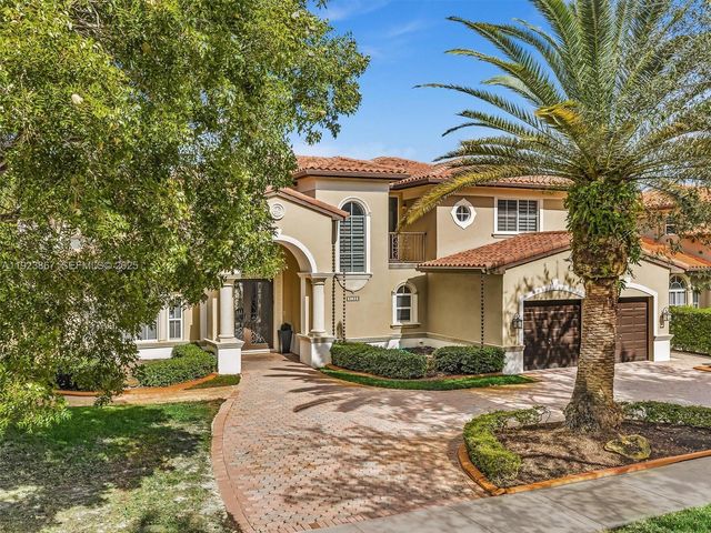 8123 NW 161st Ter, Miami Lakes, FL 33016