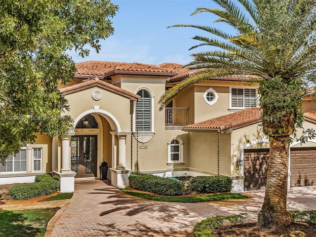 8123 NW 161st Ter, Miami Lakes, FL 33016