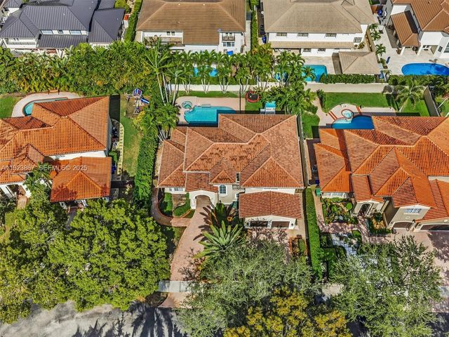 8123 NW 161st Ter, Miami Lakes, FL 33016