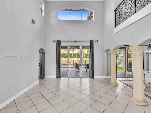 8123 NW 161st Ter, Miami Lakes, FL 33016