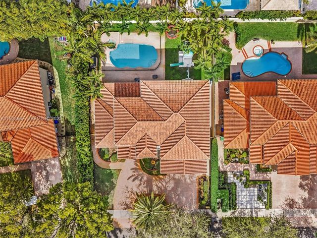 8123 NW 161st Ter, Miami Lakes, FL 33016