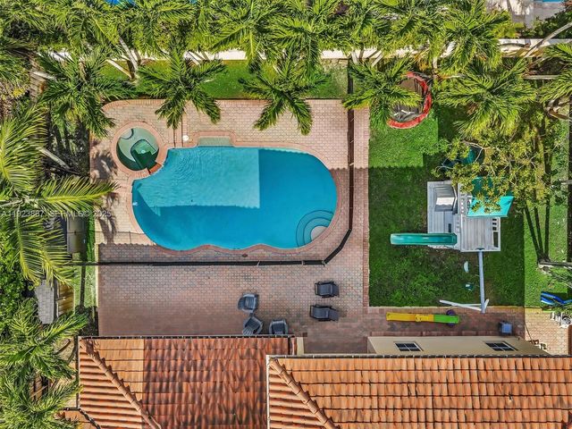 8123 NW 161st Ter, Miami Lakes, FL 33016