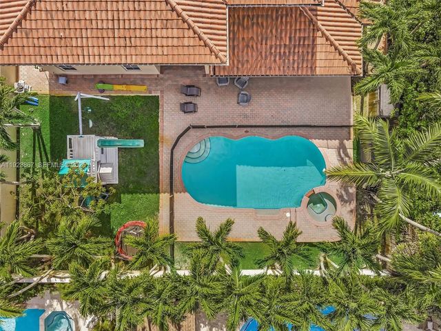 8123 NW 161st Ter, Miami Lakes, FL 33016