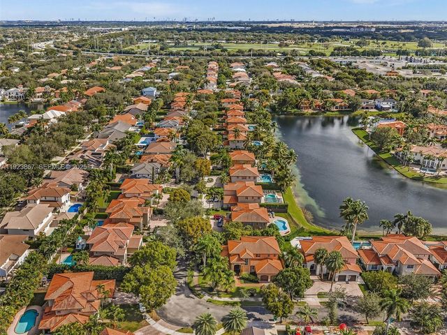 8123 NW 161st Ter, Miami Lakes, FL 33016