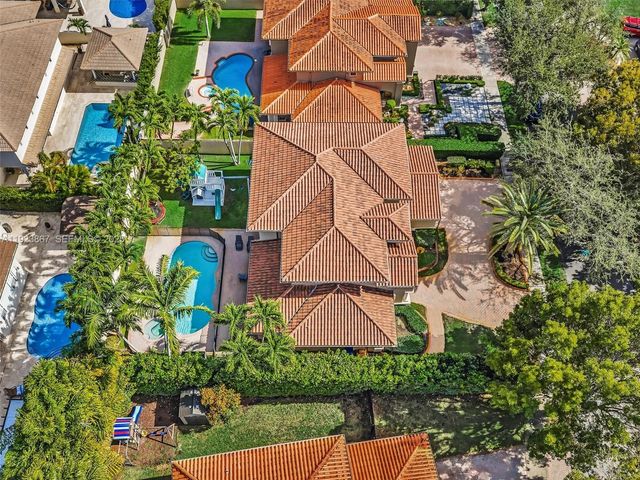 8123 NW 161st Ter, Miami Lakes, FL 33016