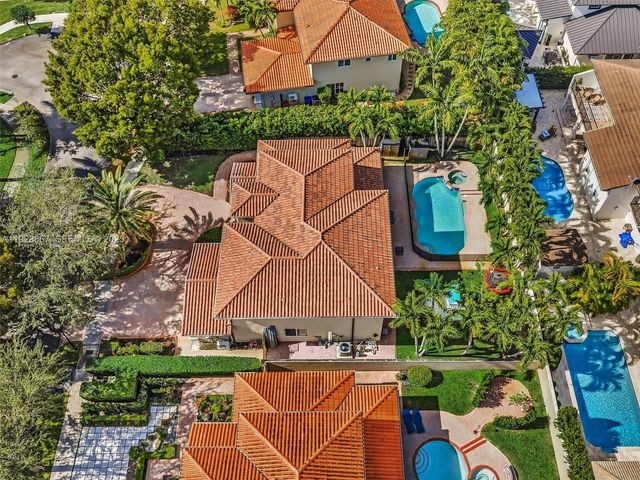 8123 NW 161st Ter, Miami Lakes, FL 33016