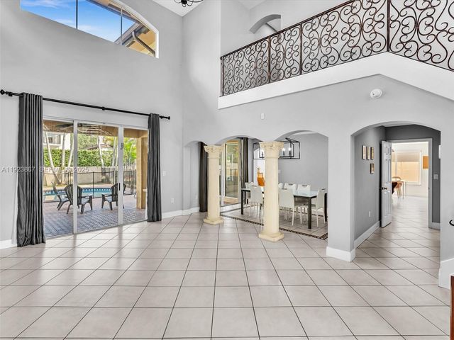 8123 NW 161st Ter, Miami Lakes, FL 33016