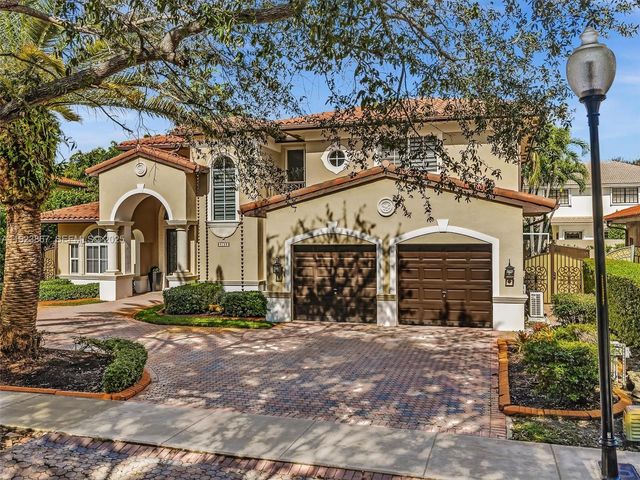 8123 NW 161st Ter, Miami Lakes, FL 33016