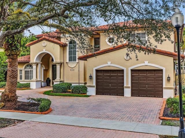 8123 NW 161st Ter, Miami Lakes, FL 33016