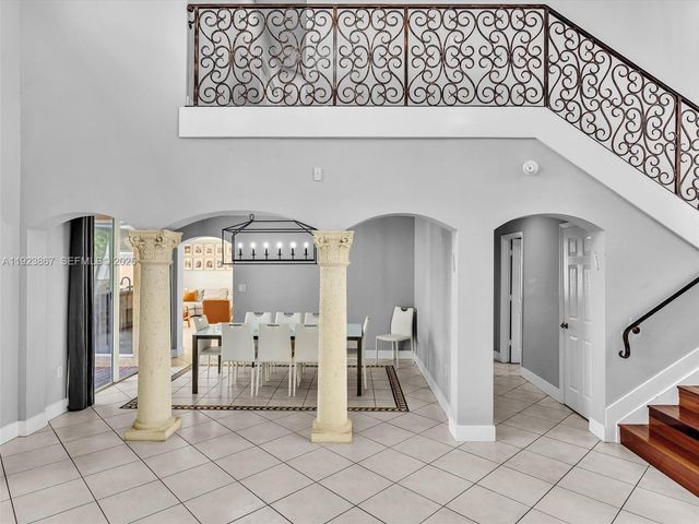 8123 NW 161st Ter, Miami Lakes, FL 33016