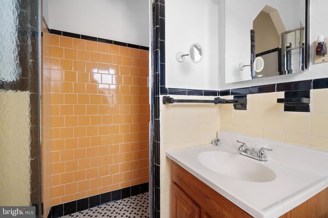 5820 3RD PL NW, Washington, DC 20011