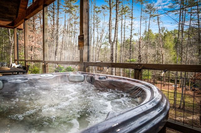 531 Old Gravel Road, Mccaysville, GA 30555