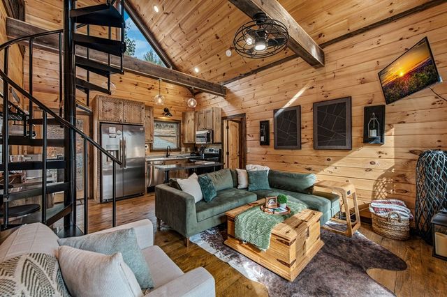 531 Old Gravel Road, Mccaysville, GA 30555