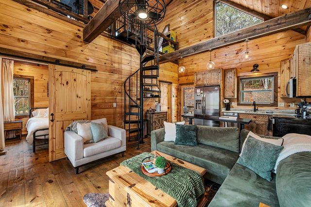 531 Old Gravel Road, Mccaysville, GA 30555