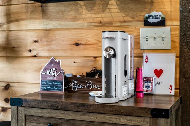 531 Old Gravel Road, Mccaysville, GA 30555