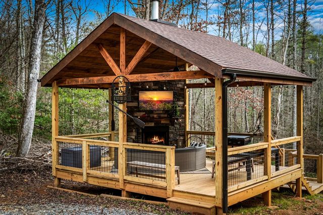 531 Old Gravel Road, Mccaysville, GA 30555