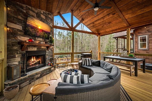 531 Old Gravel Road, Mccaysville, GA 30555