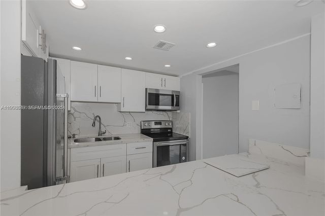 20301 W Country Club Drive 1221, Aventura, FL 33180
