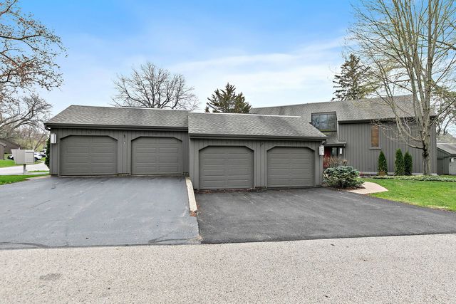 287 Deer Trail Court D, Lake Barrington, IL 60010