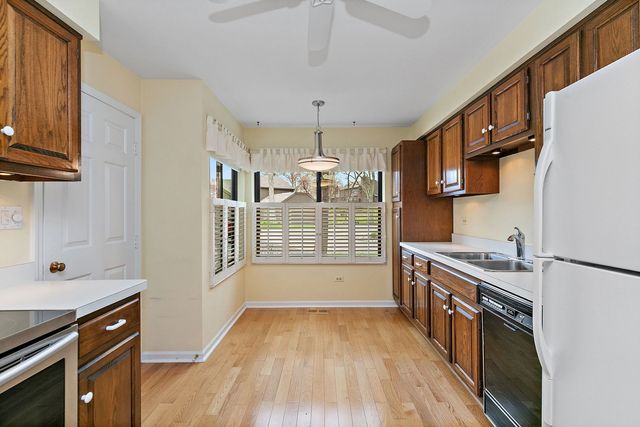 287 Deer Trail Court D, Lake Barrington, IL 60010