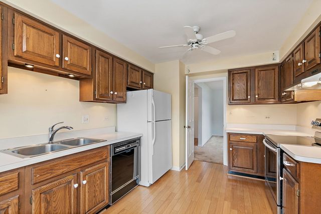 287 Deer Trail Court D, Lake Barrington, IL 60010